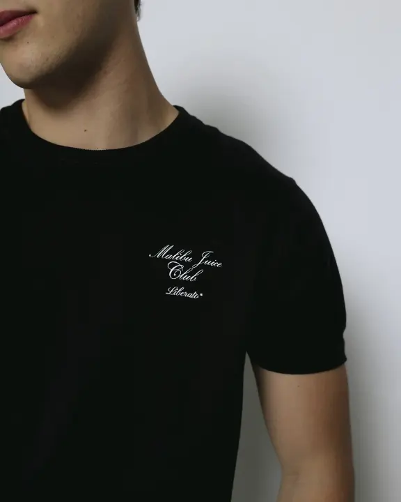 Remera Liberato Regular Fit Negra Malibu Juice Club