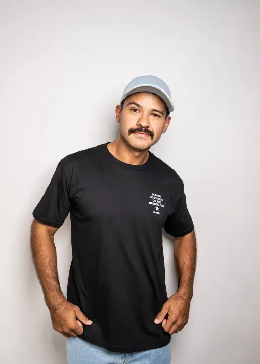 Remera Liberato Regular Fit Negra Please No Photos